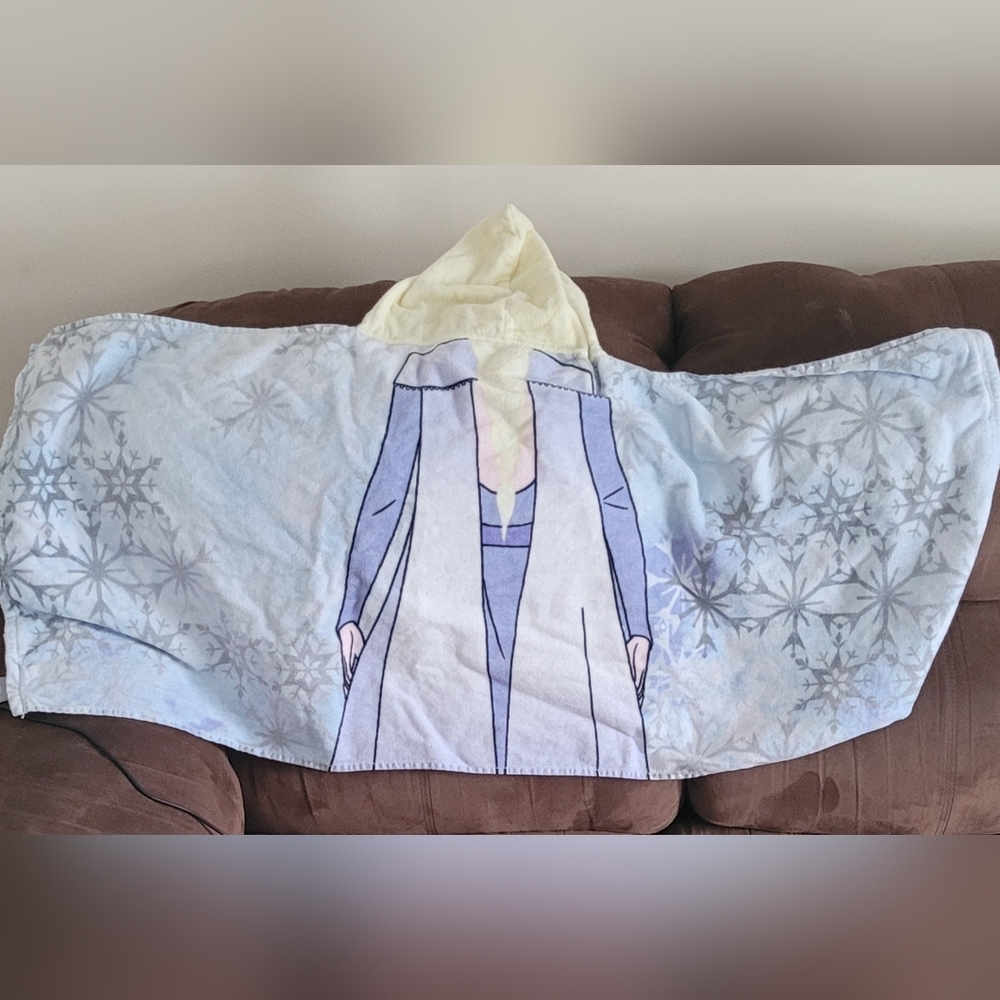 Frozen Hooded Bath Towel